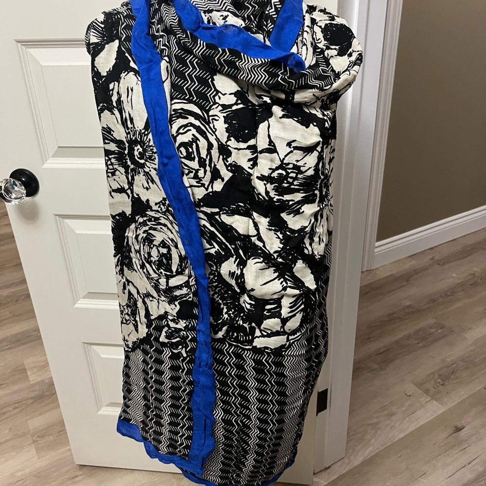 Stella & Dot Black and Blue Scarf